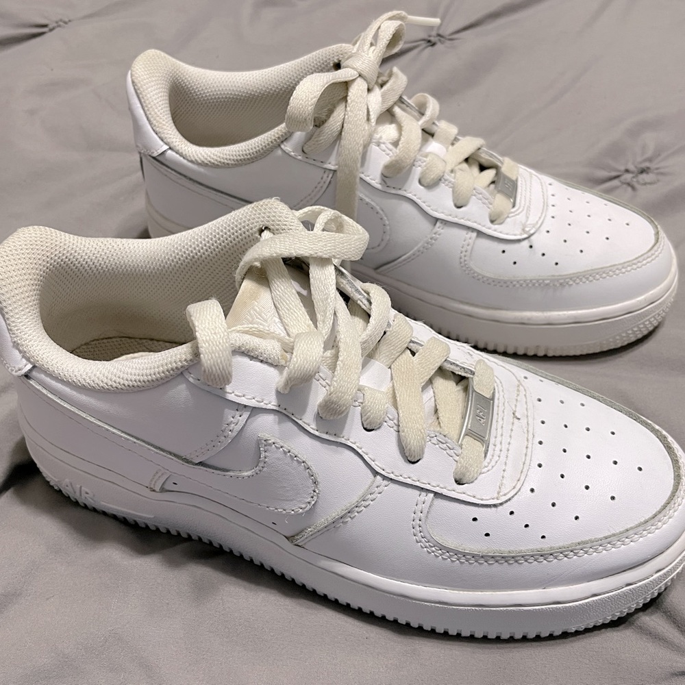 Kids 7Y All White NIKE Air Force 1 Low Tops EXCELLENT Condition